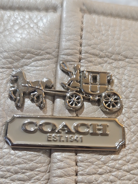 Coach Handbags - Vintage Coach Chelsey metallic Champagne Hobo Shoulder bag